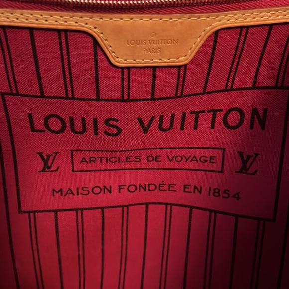 Gorgeous Neverfull GM in Peony - Picture 11 of 12